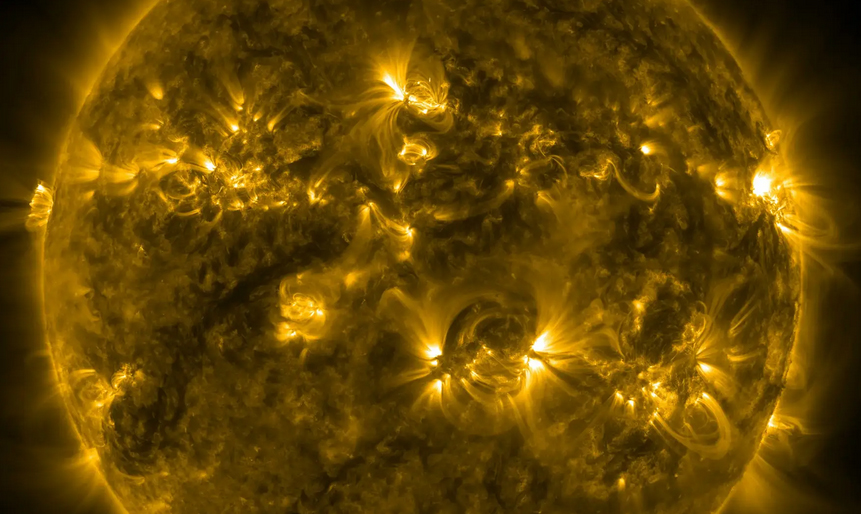 Foto der Sonnenoberfläche mit geomagnetischen Stürmen